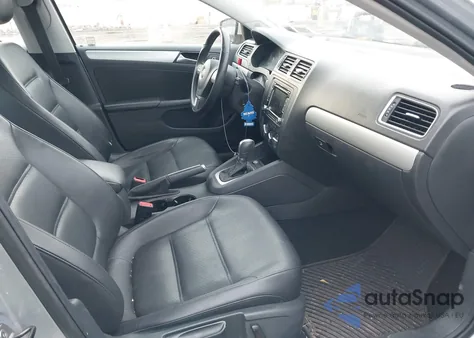 2014 Volkswagen Jetta 1.8T Se from USA, damaged, VIN 3VWD17AJ5EM300309